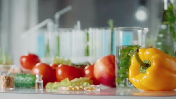 Laboratorio Biotecnología Con Muestras Hortalizas Frutas Granos Brotes Modificados Genéticamente — Vídeo de stock