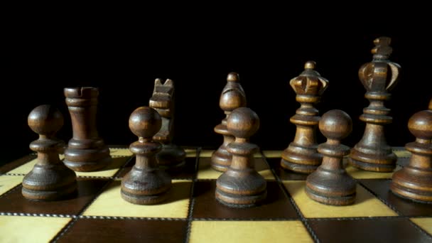 戦略チェスボードゲームの概念 人形に沿って人形の動き — ストック動画