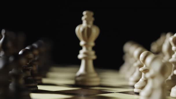 Strategiekonzept Des Schachbrettspiels Glatte Distanz Zum König — Stockvideo