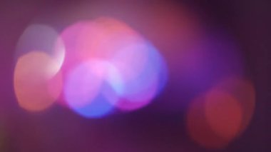 Bulanık renkli disko topları ışıkları. Gece partisi müziği ve dans arka planı. Parti, 80 'ler diskosu, 90' lar tarzı. HDR BT2020 HLG Malzemesi