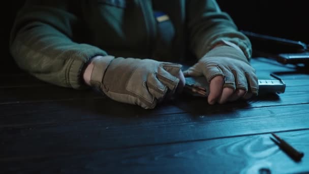 Close Hands Ukrainian Soldier Pulling Ammunition Rifle Magazine Soldier Ukrainian — Stock Video