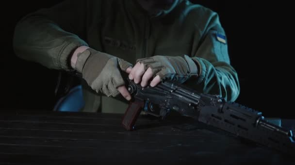 Sitting Wooden Table Ukrainian Soldier Dismantles Kalashnikov Assault Rifle Close — Stock Video