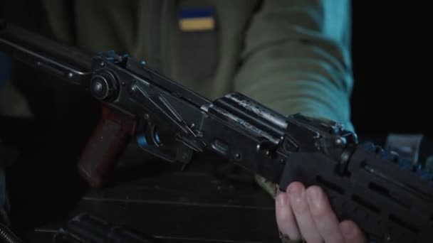Assembly All Details Kalashnikov Assault Rifle Wooden Table Mens Hands — Stock Video