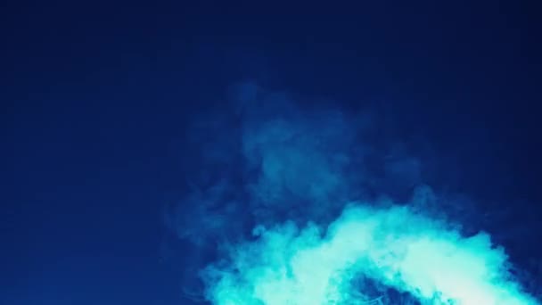 Černém Pozadí Pestrobarevné Neonové Záři Zvedají Mračna Kouře Kouzlo Kouře — Stock video