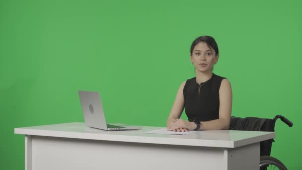 Live News Program Female Presenter Reporting Asian Anchorwoman Wheelchair Talks — Stock Video