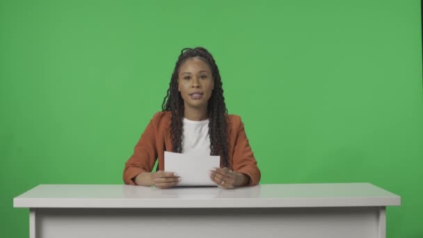 Canlı Haber Programı Güncel Olayları Aktaran Bir Sunucu Afrika Kökenli — Stok video