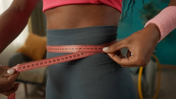 Slender African American Woman Measures Her Waist Measuring Tape Side — Stock Photo, Image
