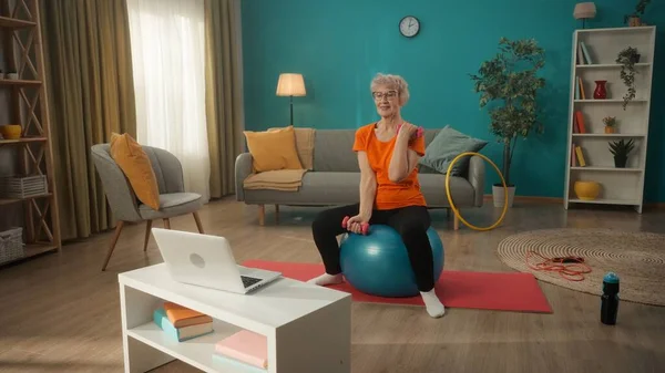 Aged Woman Doing Sports Sitting Fitness Ball Front Laptop Elderly — Stock Photo, Image