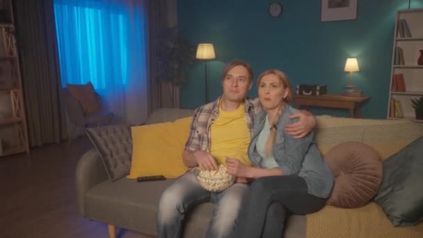Married Couple Sits Hugging Couch Plate Popcorn Watching Movie Man — Stock Video