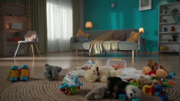 Modern Mobilyalarla Dolu Rahat Aile Oturma Odası Manzarası Yerde Bir — Stok video