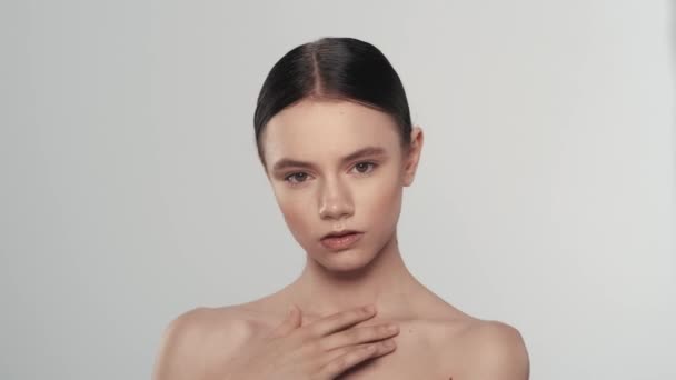 Retrato Cabelo Morena Modelo Feminino Feche Foto Uma Mulher Olhando — Vídeo de Stock