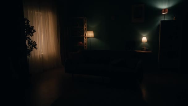 Odanın Içi Karanlığa Gömülür Işıkla Aydınlatılır Zaman Görecelidir Gündüz Gece — Stok video