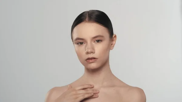 Portrait Beau Modèle Féminin Avec Maquillage Queue Cheval Gros Plan — Photo