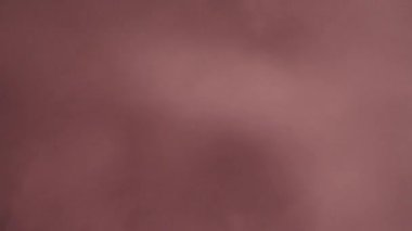 Ürün sunumu için soyut gradyan pembe, mercan rengi stüdyo arka planı. Reklam, kozmetik reklamcılığı, vitrin, sunum, web sitesi, afiş, krem, moda