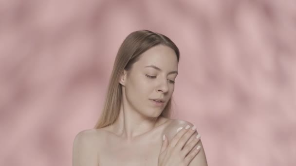 Body Cream Young Halfnaked Woman Applies Rubs Cream Her Shoulder — Stock Video