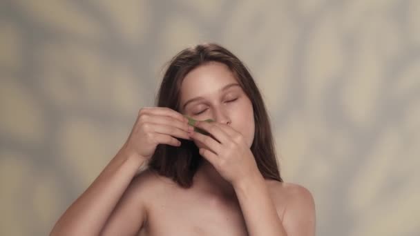 Retrato Uma Bela Modelo Feminina Morena Feche Foto Uma Menina — Vídeo de Stock