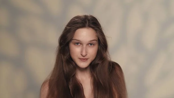 Retrato Hermoso Modelo Femenino Con Piel Perfecta Maquillaje Natural Primer —  Fotos de Stock