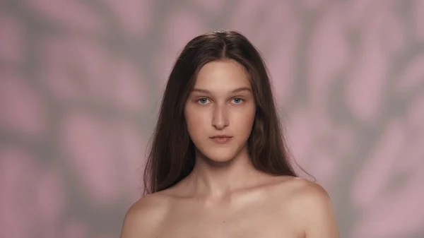 Gyönyörű Fiatal Kaukázusi Modell Portréja Közelkép Egy Csinos Lányról Friss — Stock Fotó