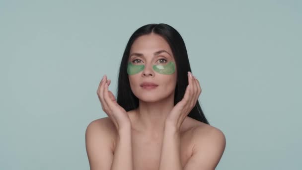 Brunette Woman Doing Facial Skin Care Procedures Woman Touches Green — Stock Video
