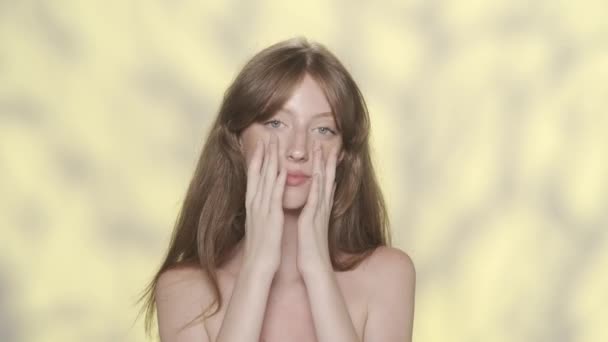 Potret Model Wanita Muda Yang Cantik Tembakan Jarak Dekat Seorang — Stok Video