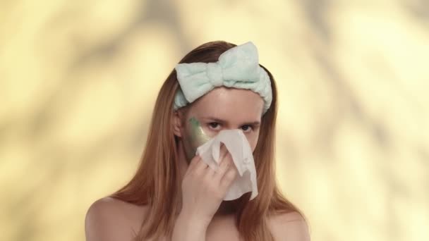 Woman Peeling Green Cleansing Face Mask Removing Its Remains Wet — Stock Video