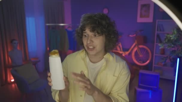 Handsome Male Blogger Curly Hair Advertises Shampoo Filming Smartphone Portrait — Stock Video