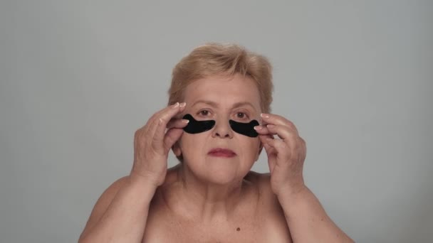 Portrét Krásné Blonďaté Starší Ženy Detailní Záběr Modelky Středního Věku — Stock video