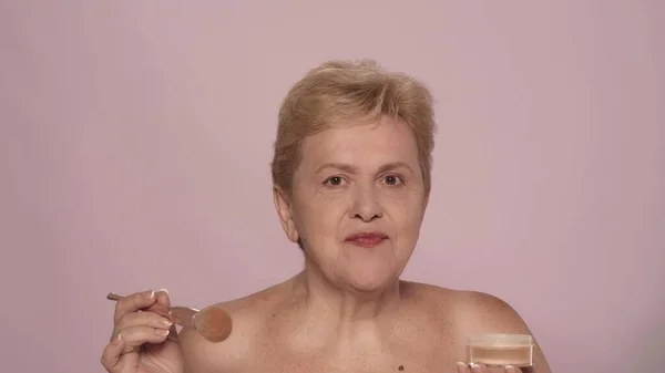 Porträt Einer Attraktiven Seniorin Nahaufnahme Eines Weiblichen Modells Mittleren Alters — Stockfoto