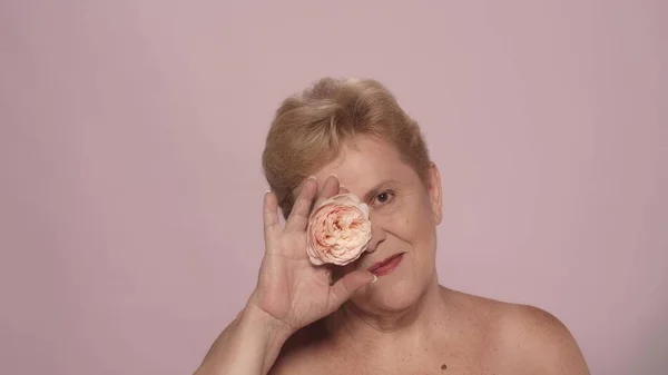 Portret Van Een Mooie Oudere Vrouw Close Van Een Vrouwelijk — Stockfoto