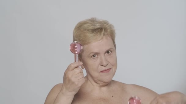 Portrét Starší Ženy Detailní Záběr Modelky Středního Věku Která Provádí — Stock video