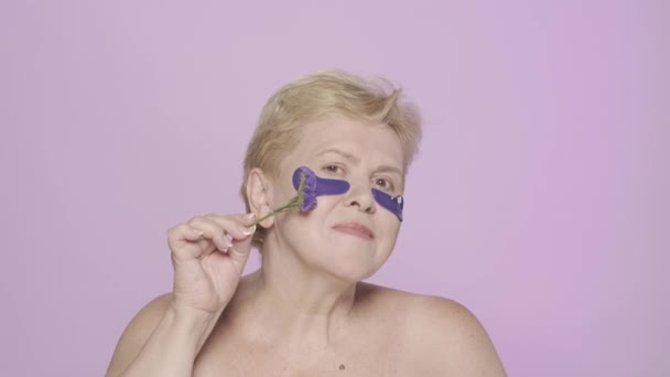 Retrato Uma Bela Mulher Idosa Close Tiro Modelo Feminino Meia — Vídeo de Stock