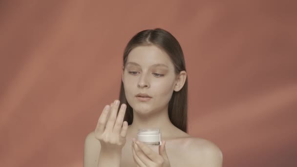 Woman Holds Jar Cosmetic Cream Applies Cream Bare Skin Her — Stock Video