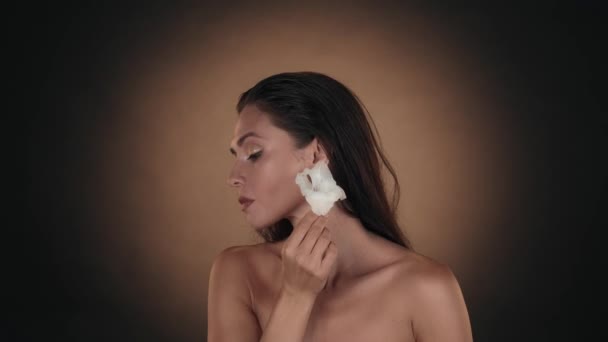 Portrét Krásné Brunetky Detailní Záběr Ženského Modelu Lesklým Make Upem — Stock video