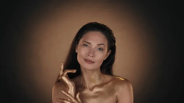 Porträtt Attraktiv Kvinna Närbild Kvinnlig Modell Med Makeup Och Frisyr — Stockfoto