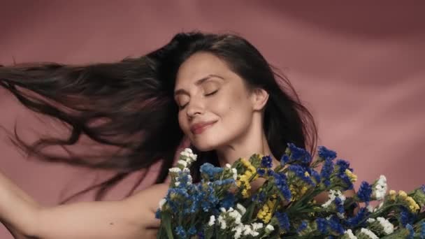 Woman Bouquet Fresh Wild Flowers Throws Her Long Hair Back — Stock Video