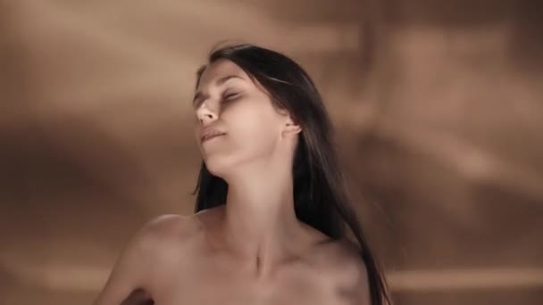 Woman Demonstrates Long Silky Healthy Shiny Hair Seminude Woman Hair — Stock Video