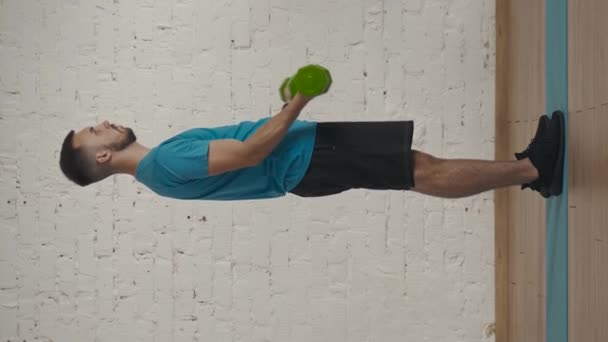 Vidéo Verticale Vue Latérale Entraîneur Conditionnement Physique Masculin Athlétique Faisant — Video