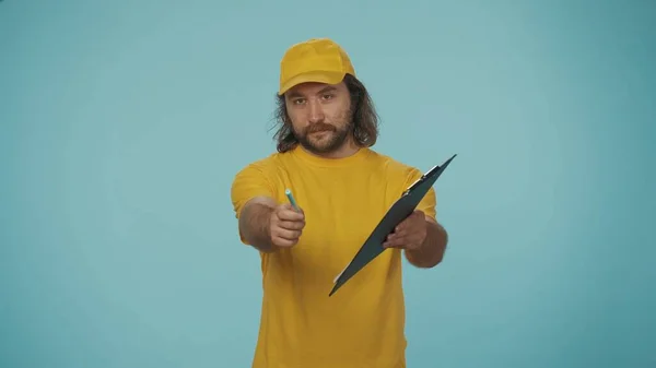 Konsep Layanan Kurir Potret Seorang Pria Pengiriman Topi Kuning Dengan — Stok Foto