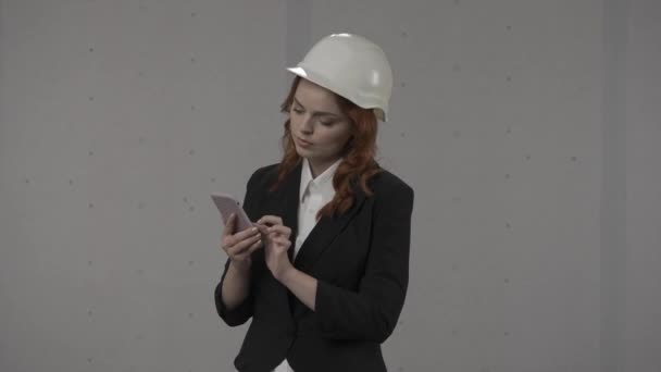 Female Architect Conducts Inspection Object Makes Notes Smartphone Shows Thumbs — Stock Video
