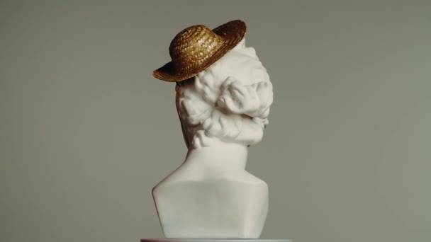 Primer Plano Antigua Estatua Mármol Diosa Venus Pequeño Sombrero Paja — Vídeo de stock