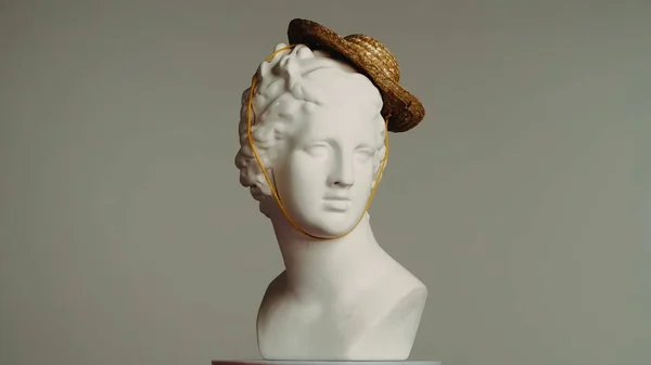 Closeup Shot Ancient Goddess Venus Marble Statue Small Straw Hat — Stock Photo, Image