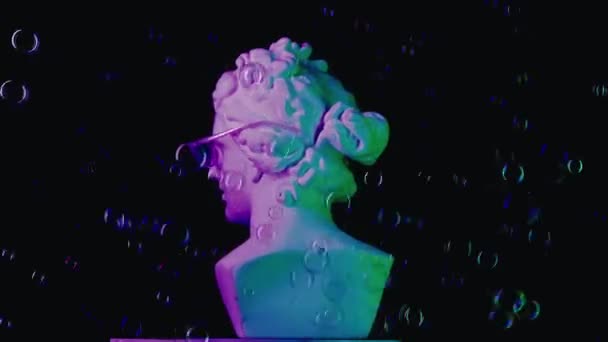 Nahaufnahme Einer Antiken Göttin Statue Gläsern Herumfliegende Seifenblasen Porträt Einer — Stockvideo