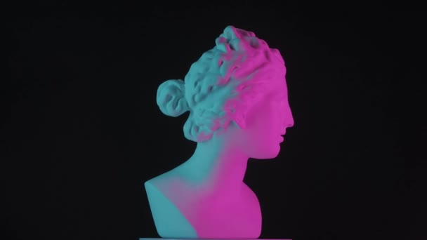 Detailní Záběr Krásné Starověké Bohyně Venuše Mramorové Sochy Neonovém Světle — Stock video