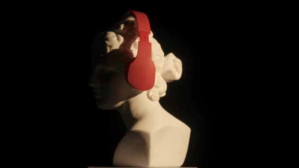 Primer Plano Hermosa Estatua Mármol Venus Diosa Antigua Los Auriculares — Vídeo de stock