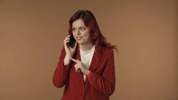 Media Ripresa Isolata Una Giovane Donna Gioiosa Attiva Che Parla — Foto Stock