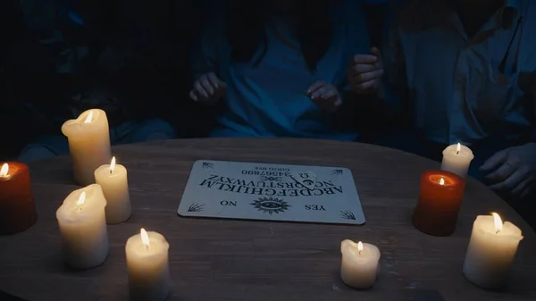 Shot Capturing Group People Friends Having Ouija Board Session Seance — Stock Photo, Image