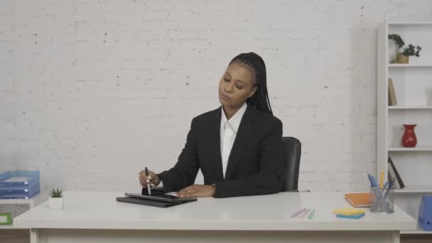 Modern Üzletasszony Koncepció Egy Fiatal Afro Amerikai Portréja Irodában Női — Stock videók