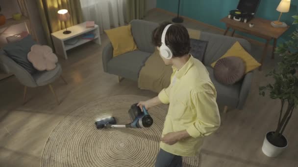 Slow Motion Video Joyful Happy Young Man Vacuuming Carpet Wearing — Stock Video