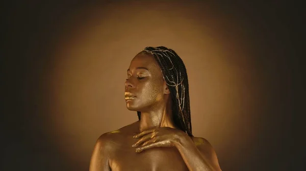 Retrato Perfil Uma Mulher Americana Com Pele Dourada Mulher Com — Fotografia de Stock