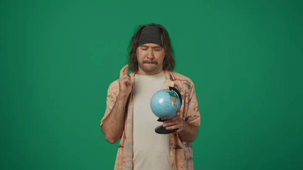 Concept Créatif Itinérant Voyageur Homme Tenue Décontractée Tenant Globe Les — Photo